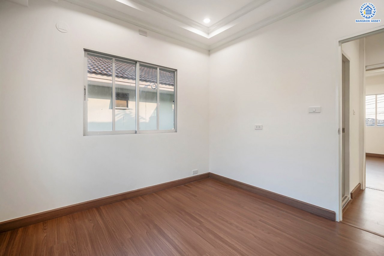 บ้านมือสองตกแต่งใหม่ โครงการ ชัยพฤกษ์ เพชรเกษม81 หลังมุม แบรนด์ Land&Houses พร้อมรองรับทุกความสุข บนเนื้อที่ 63.3 ตร.ว. ฟังก์ชัน 3 ห้องนอน 3 ห้องน้ำ 1 ห้องอเนกประสงค์ 2 ที่จอดรถ ทำเลเดินทางสะดวก เชื่อมต่อถนนเพชรเกษม ถนนมาเจริญ และใกล้ทางด่วน "เพชรเกษม"